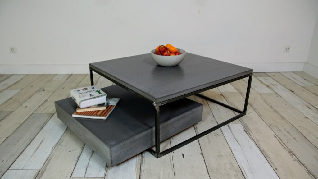 Beton Couchtisch mit Stahl Untergestell B&K Design