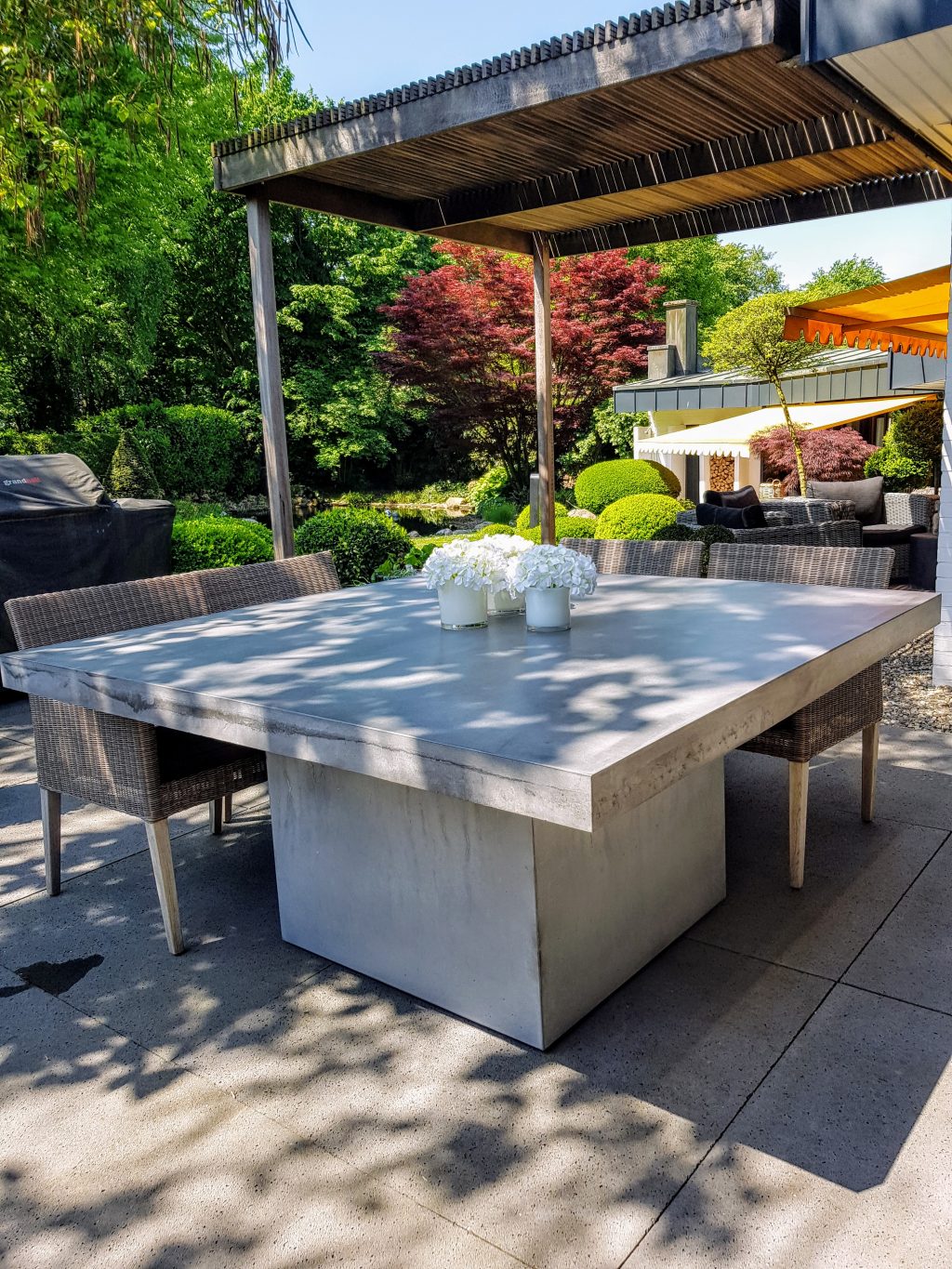 Gartenesstisch aus  Beton  B K Design