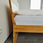 Modernes Bett aus Eiche Massivholz