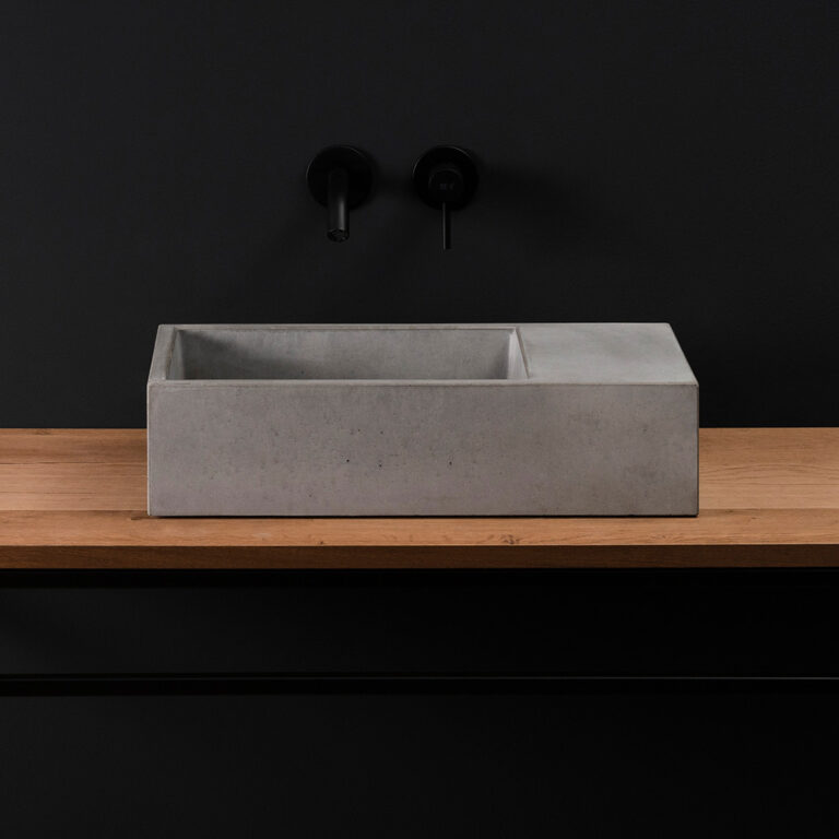 Waschtisch und Hängeschrank aus schwarzem Mineralwerkstoff | B&K Design