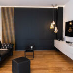 Zeitloses Wohnzimmer mit TV Sideboard + Wand- & Kaminverkleidung